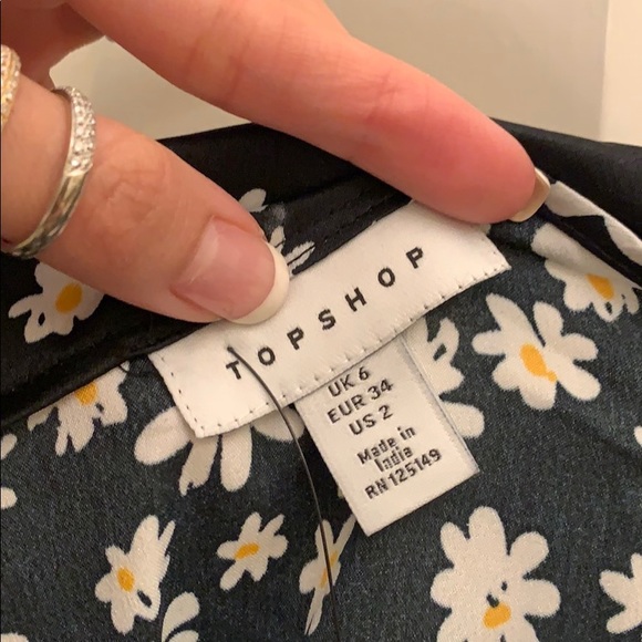 NWT Topshop floral long sleeve satin top size US2 - Picture 3 of 4